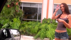 Street Blowjobs: Tall Vivian blowjob cum sex video